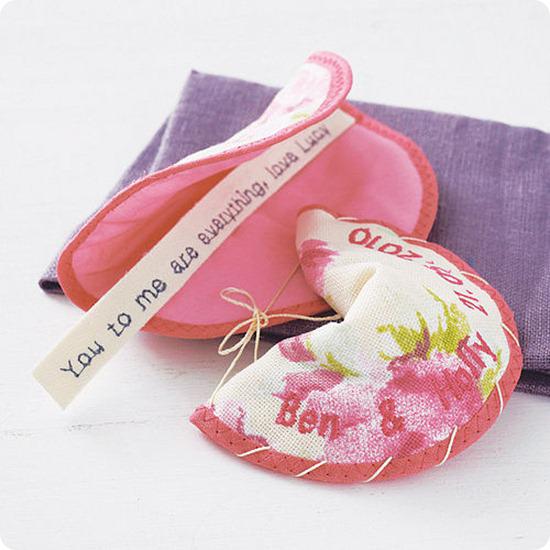 Brides Up North Wedding Blog: Fabric Fortune Cookie Favours
